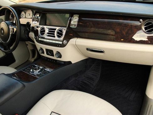 Used 2011 Rolls-Royce Ghost image 11