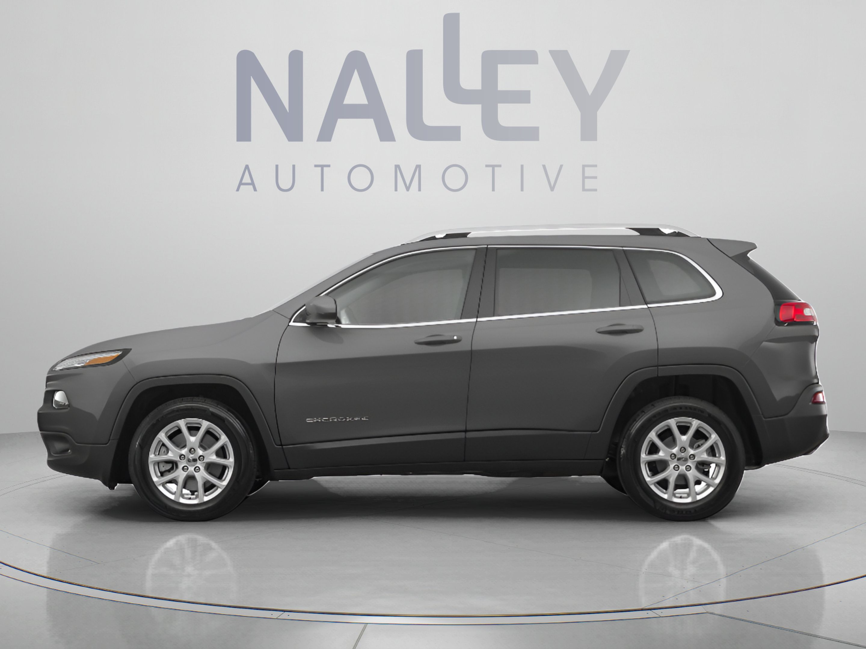 Used 2018 Jeep Cherokee Latitude w/ Altitude Package FWD image 2