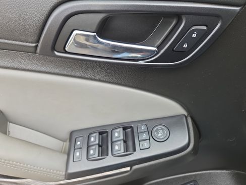 Used 2018 Chevrolet Suburban LT image 37