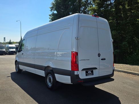 New 2025 Mercedes-Benz eSprinter 170 Cargo image 4