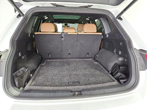 Certified 2022 Volkswagen Tiguan SE R-Line AWD/4WD image 12