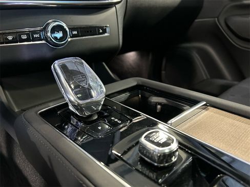 Certified 2025 Volvo XC90 B6 Plus image 19