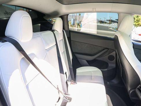 Used 2024 Tesla Model Y Long Range AWD/4WD image 19