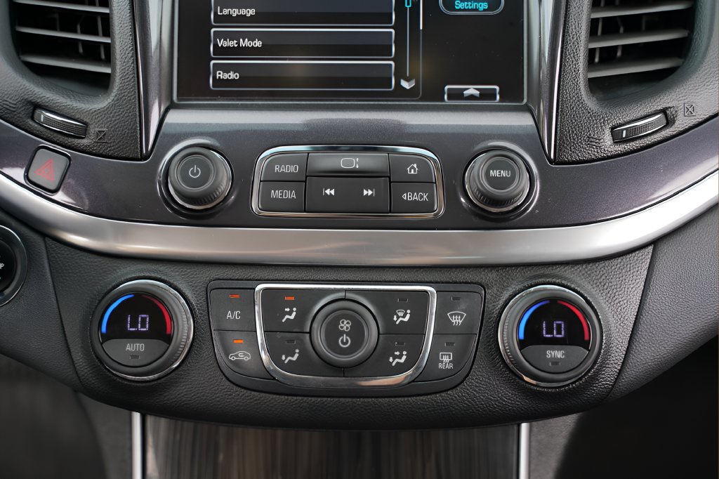 Used 2018 Chevrolet Impala LT FWD image 18