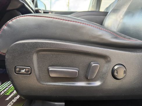 Used 2019 Toyota Highlander SE AWD/4WD image 17
