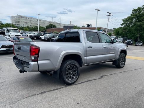 Used 2020 Toyota Tacoma SR5 AWD/4WD image 8