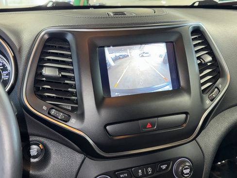 Used 2019 Jeep Cherokee Latitude Plus image 26