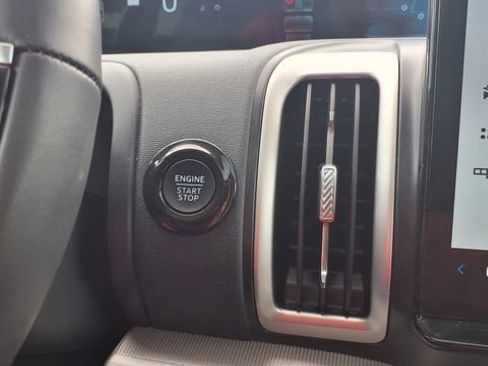 Used 2025 Ford Expedition Active AWD/4WD image 38