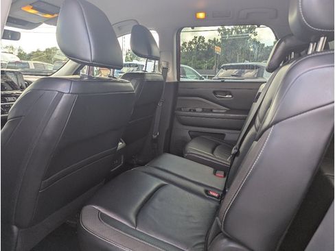 Used 2023 Nissan Pathfinder SL AWD/4WD image 13