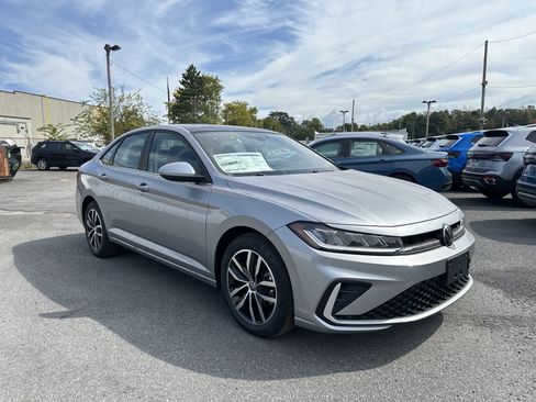 New 2025 Volkswagen Jetta SE image 3