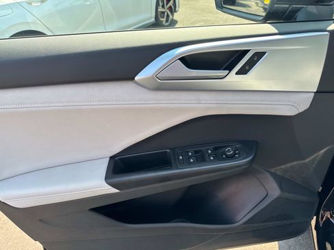 New 2025 Volkswagen Taos SE image 15