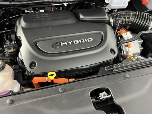 Used 2022 Chrysler Pacifica Limited w/ Uconnect Theater Family Group image 35