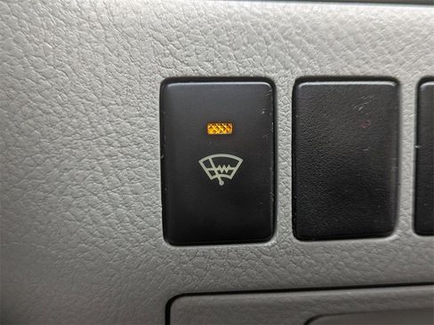 Used 2015 Toyota Highlander LE image 26