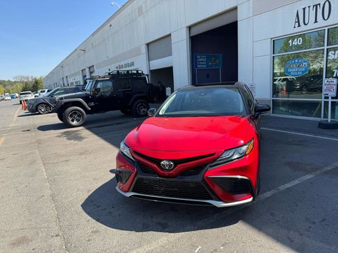 Used 2024 Toyota Camry XSE w/ Navigation Package image 28