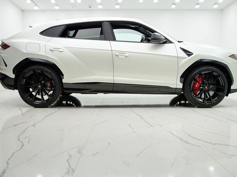 Used 2022 Lamborghini Urus AWD/4WD image 13