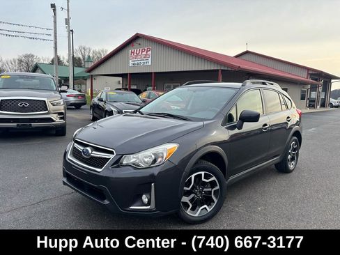 Used 2017 Subaru Crosstrek 2.0i Premium w/ Moonroof Package AWD/4WD image 1