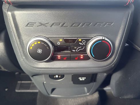 Used 2025 Ford Explorer ST image 15