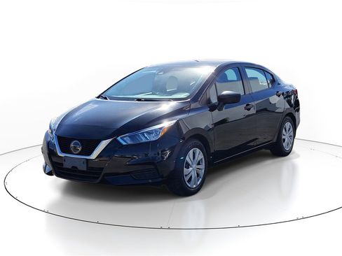 Used 2021 Nissan Versa S image 2