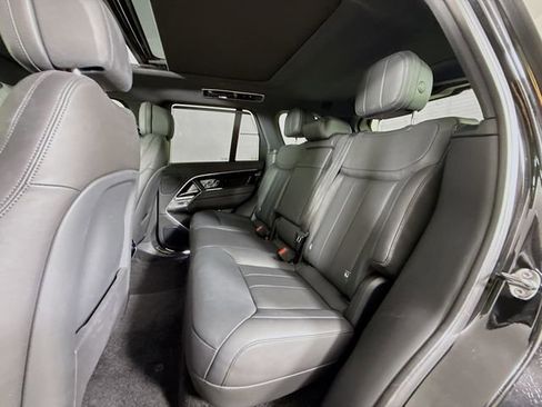 Certified 2025 Land Rover Range Rover SE image 24