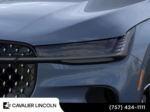 Used 2026 Lincoln Nautilus Premier AWD/4WD image 18