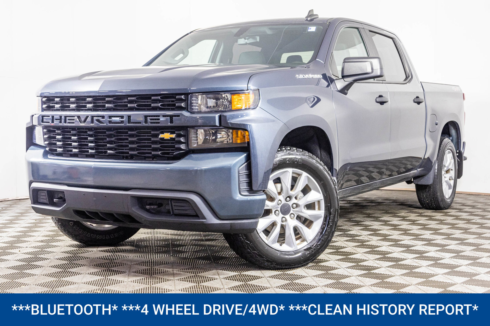 Used 2020 Chevrolet Silverado 1500 Custom w/ Custom Value Package AWD/4WD image 2