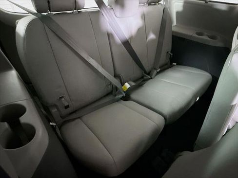 Certified 2019 Toyota Sienna XLE w/ Carpet Mat Package FWD image 28