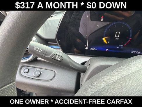 Used 2025 Chevrolet Trax LT FWD image 19
