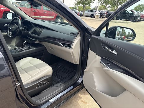 Used 2022 Cadillac XT4 Luxury w/ Cold Weather Package AWD/4WD image 14