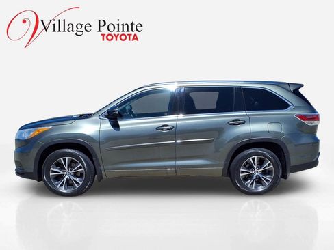 Certified 2016 Toyota Highlander XLE AWD/4WD image 2