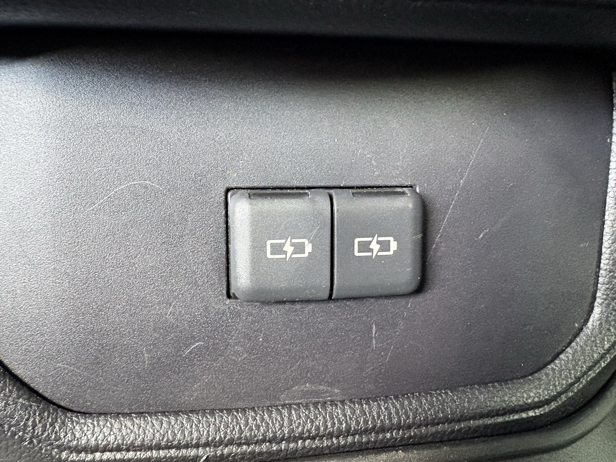 Used 2023 Toyota Highlander LE AWD/4WD image 26