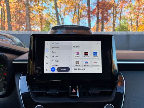 Used 2025 Toyota Corolla LE image 21