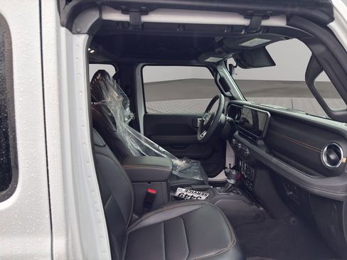 Used 2024 Jeep Wrangler Unlimited Sahara AWD/4WD image 14