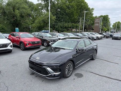 Certified 2025 Hyundai Sonata Limited FWD image 3