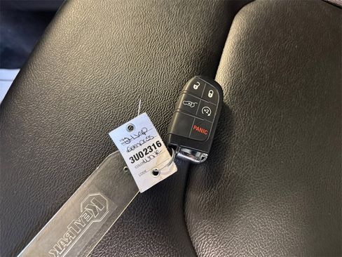 Used 2024 Jeep Compass Latitude w/ Sun and Sound Group image 32