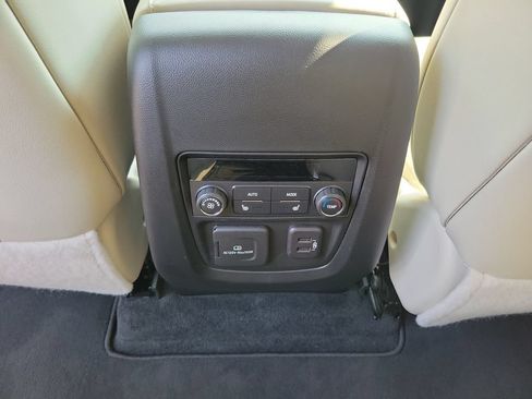 Used 2024 Buick Enclave Premium w/ Experience Buick Package FWD image 31