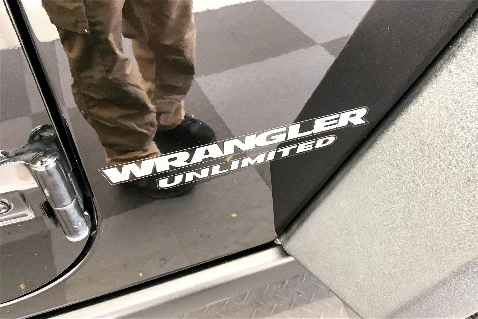 Used 2017 Jeep Wrangler Unlimited Rubicon w/ Connectivity Group AWD/4WD image 31