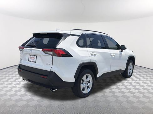 Used 2019 Toyota RAV4 XLE w/ Convenience Package FWD image 16