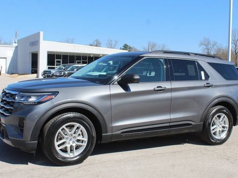 New 2026 Ford Explorer Active w/ Active Comfort Package RWD image 2