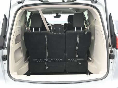 Used 2023 Chrysler Voyager LX FWD image 15