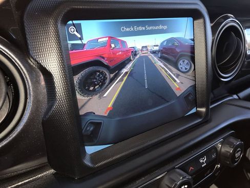 Used 2022 Jeep Gladiator Sport image 17