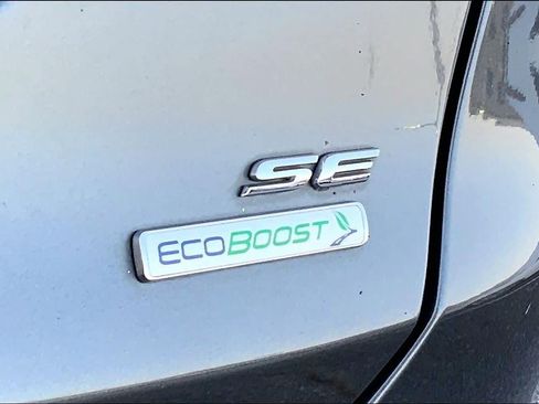 Used 2016 Ford Fusion SE w/ Equipment Group 202A FWD image 9