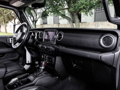 Used 2022 Jeep Wrangler Unlimited Sahara w/ LED Lighting Group image 24