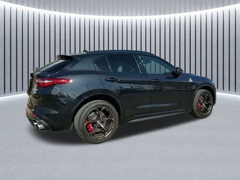 Used 2023 Alfa Romeo Stelvio Quadrifoglio image 7
