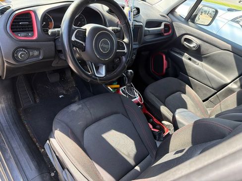 Used 2018 Jeep Renegade Trailhawk w/ Cold Weather Group II AWD/4WD image 8