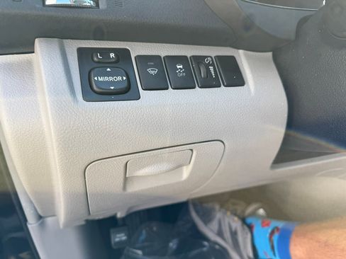 Used 2013 Toyota Highlander Plus image 29