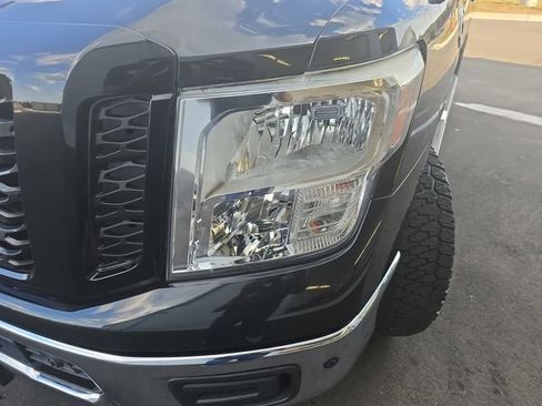 Used 2019 Nissan Titan SV w/ SV Convenience Package image 22