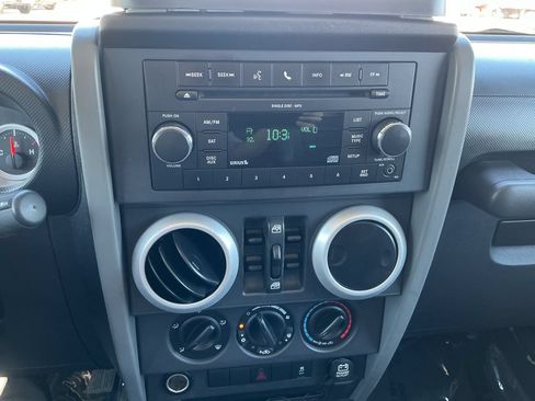 Used 2010 Jeep Wrangler Unlimited Sahara w/ Dual Top Group AWD/4WD image 17