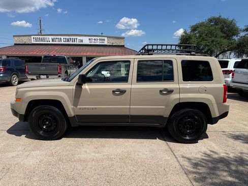 Used 2017 Jeep Patriot Sport AWD/4WD image 4
