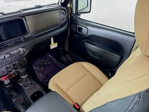 New 2026 Jeep Gladiator Willys AWD/4WD image 22