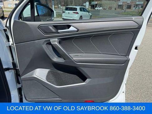 Used 2022 Volkswagen Tiguan SE w/ Panoramic Sunroof Package image 27